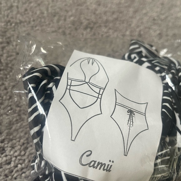 4 Medium Zebra Bartender Bottle Girl Outfits - Picture 1 of 3